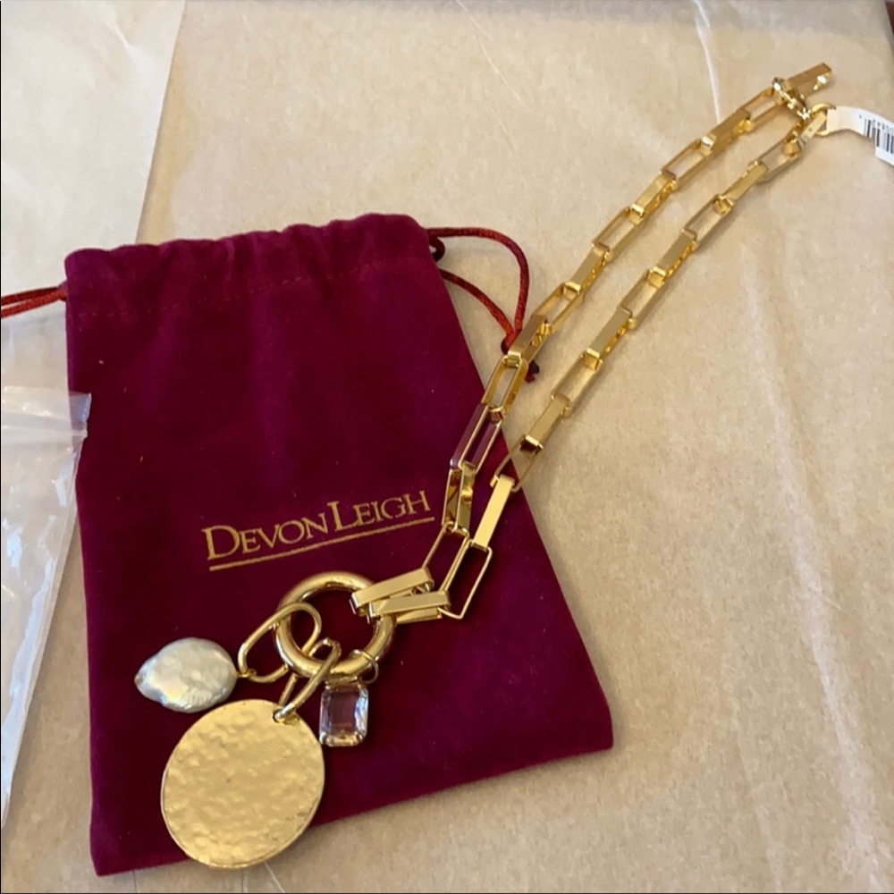 New with tags Womens necklace